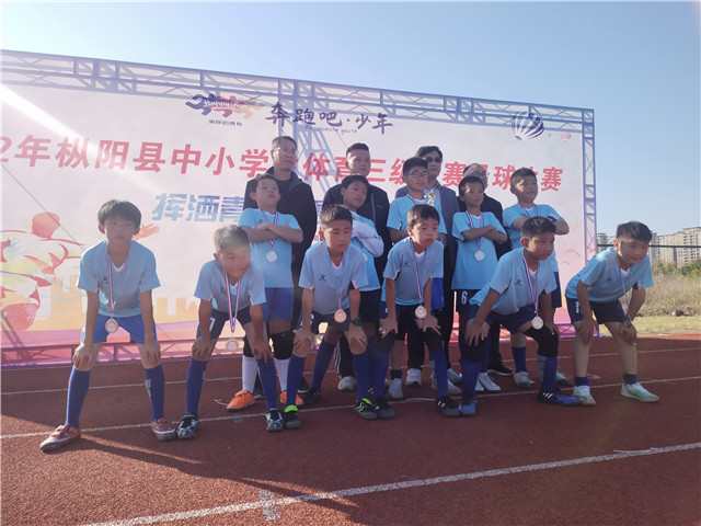 旗山小学足球兴趣班参加县中小学足球三级联赛